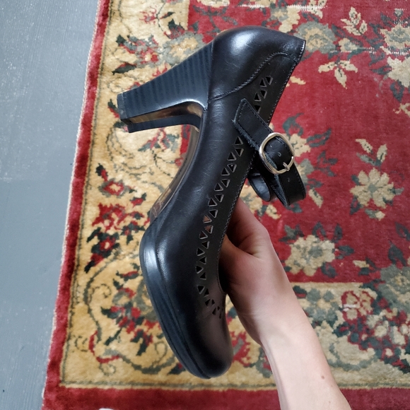 Like New Genuine Leather Heels - Picture 5 of 5